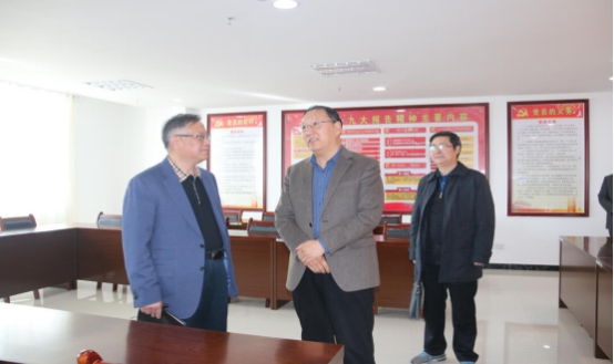 省委常委、省總工會主席馬吉孝等一行蒞臨青海物產(chǎn)集團(tuán)公司視察，調(diào)研指導(dǎo)道路貨運(yùn)企業(yè)建會、貨運(yùn)司機(jī)入會等工作