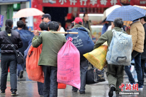 聚焦春節(jié)“恐歸族”：近鄉(xiāng)情怯，恐懼何來？(圖)